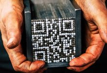 QR Codes se fundem ao aço Damasco em design inovador