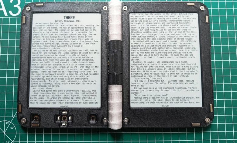 E-reader de duas telas promete experiência de leitura imersiva