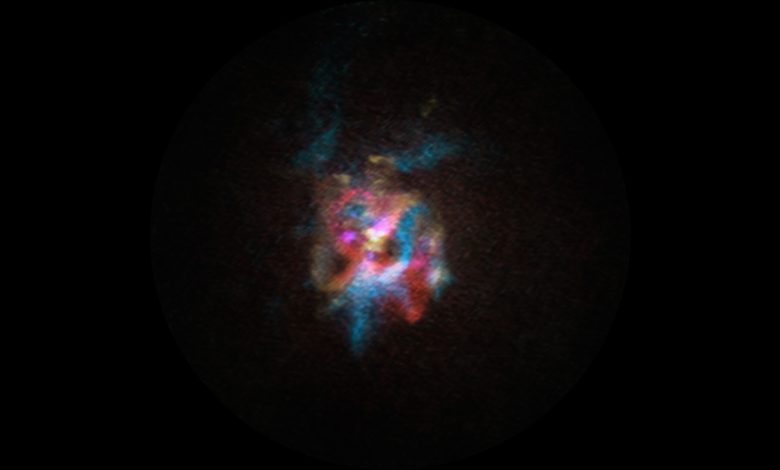 Astrônomos observam estrela expelindo enorme nuvem de gás
