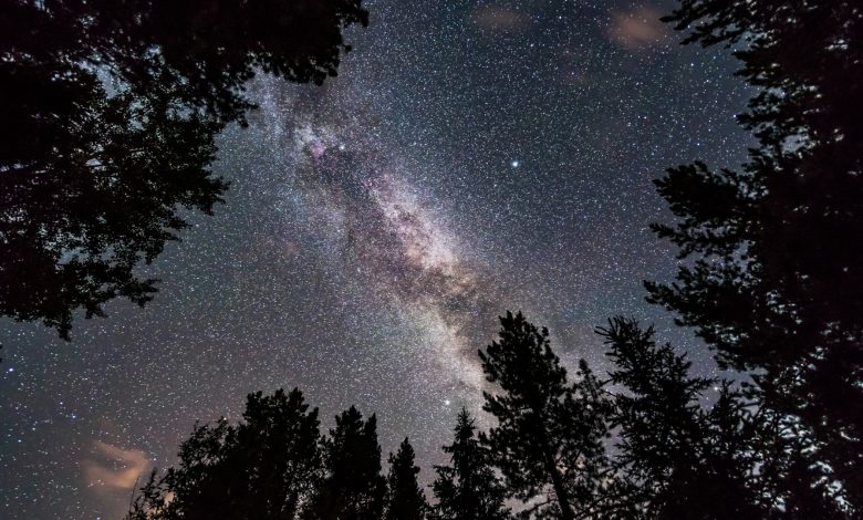 ESA observa o Triângulo de Verão com a Via Láctea à noite