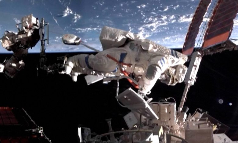 Astronautas chineses reforçam escudo de estação Tiangong