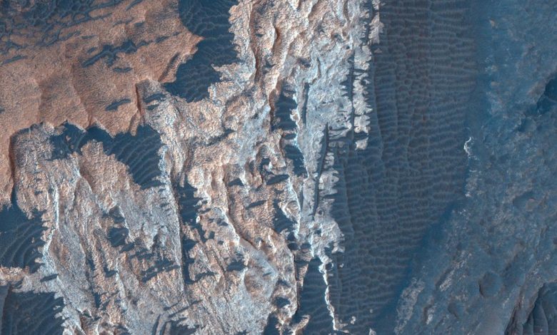 NASA investiga substância misteriosa em Marte que pode ser mineral