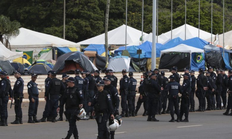 PGR denuncia casal por arrecadação de R$ 1 milhão para acampamento golpista