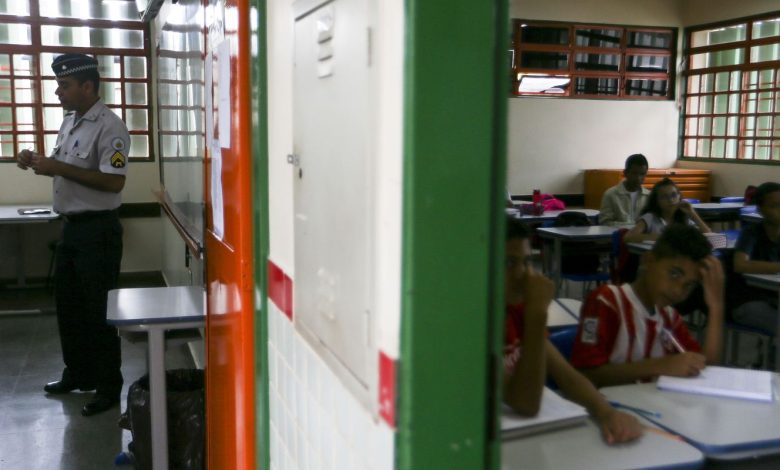 STF autoriza contratação de PMs para escolas cívico-militares