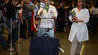 Associação de médicos cubanos critica ação dos EUA contra SUS