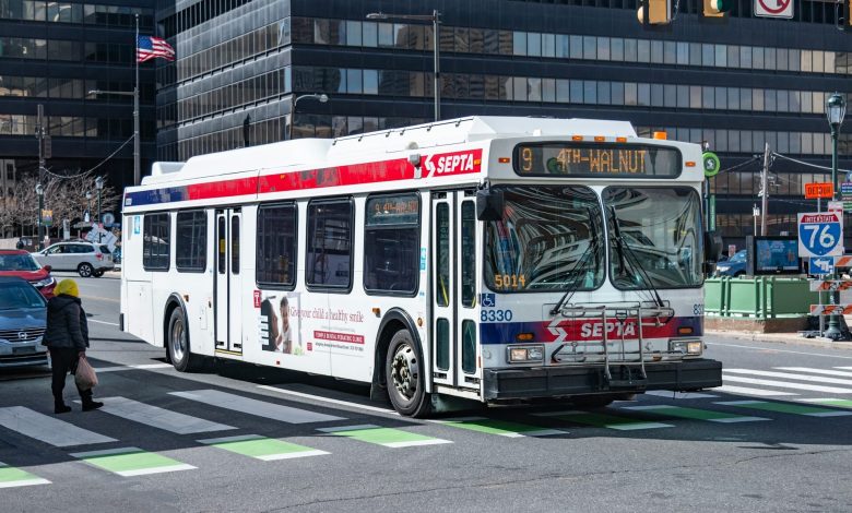 AI monitora e mantém corredores de ônibus livres em Philadelphia
