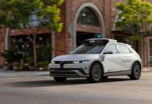 Waymo testa robotáxis com motoristas de segurança em NYC