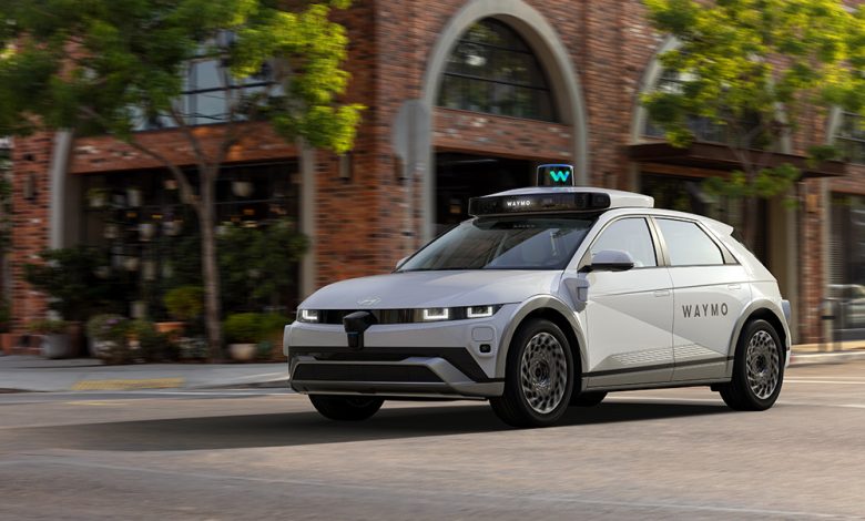 Waymo testa robotáxis com motoristas de segurança em NYC