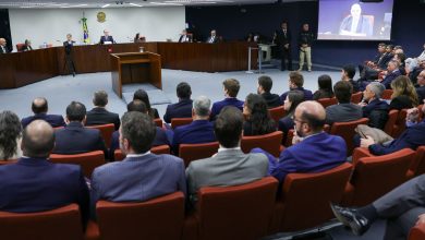STF retoma julgamento de Bolsonaro com defesas após PGR