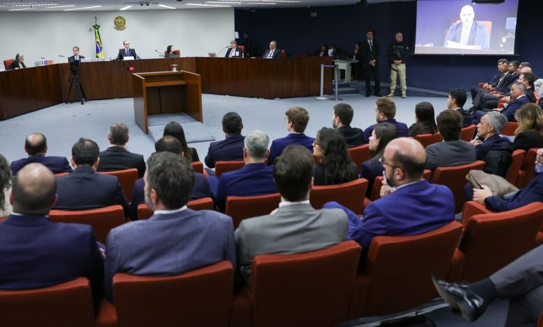 STF retoma julgamento de Bolsonaro com defesas após PGR
