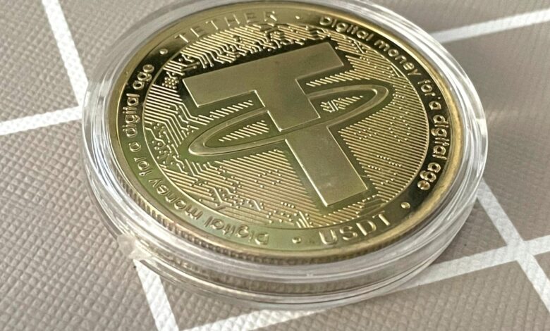 Tether contrata ex-assessor de Trump para operações nos EUA
