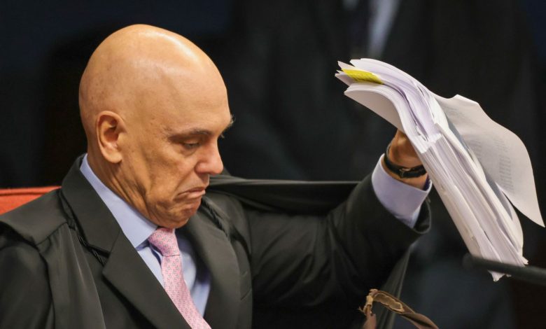 Moraes apresenta 13 atos executórios para condenação de Bolsonaro