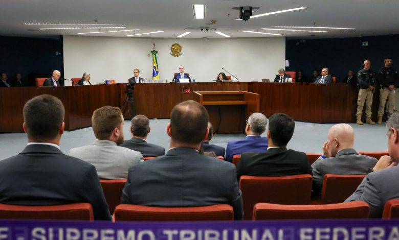 STF retoma julgamento de Bolsonaro; decisão de Dino ocorre hoje