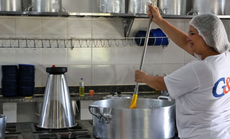 Ceará aprova lei que zera ultraprocessados na merenda escolar