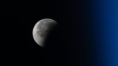 NASA registra eclipse lunar total da ISS em fotos impressionantes