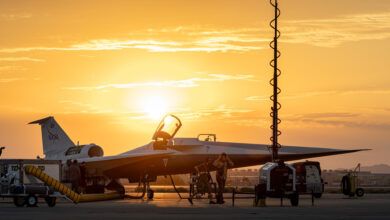 NASA revela imagem do jato supersônico X-59 ao amanhecer
