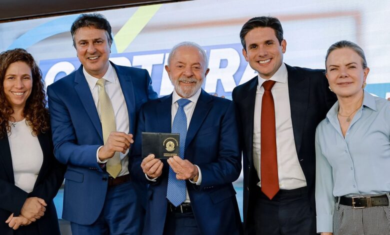 MEC sanciona lei que cria Carteira Nacional do Professor
