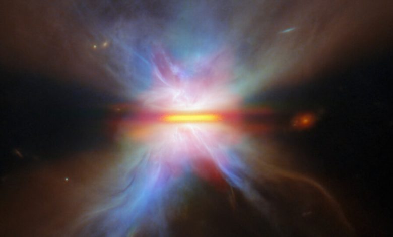 NASA registra imagem de estrela borboleta em órbita