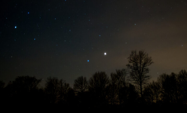 NASA observa Marte ao lado da estrela azul Spica na órbita