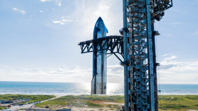 SpaceX move foguete Starship para teste em lançamento