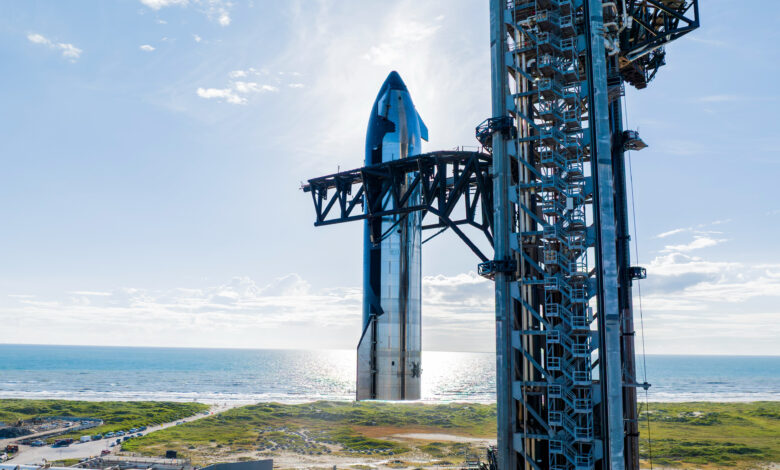SpaceX move foguete Starship para teste em lançamento
