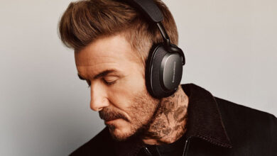 Bowers & Wilkins destaca fones de ouvido com design premium