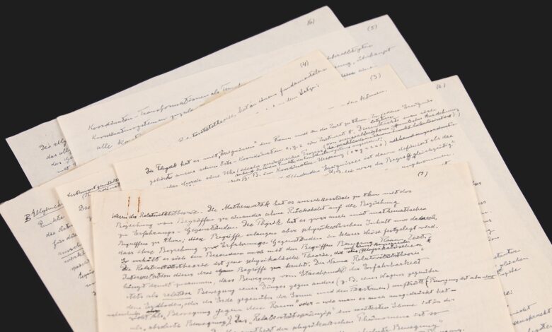 Manuscrito de Einstein em leilão destaca pesquisa científica