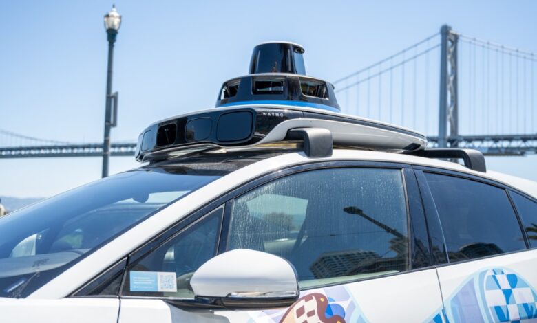 Os dois campos de batalha dos robotaxis autônomos