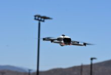 Drones de segurança em lojas enfrentam ladrões com tecnologia