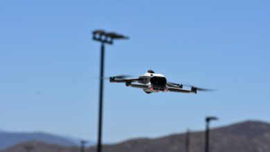 Drones de segurança em lojas enfrentam ladrões com tecnologia