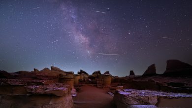 Perseid ilumina órbita da Via Láctea sobre templo egípcio