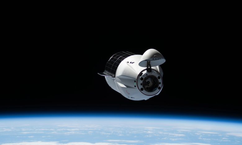 SpaceX eleva ISS com cápsula de carga em teste crucial