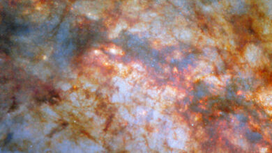 Hubble captura formação cósmica no Grande Ursa com luz celestial