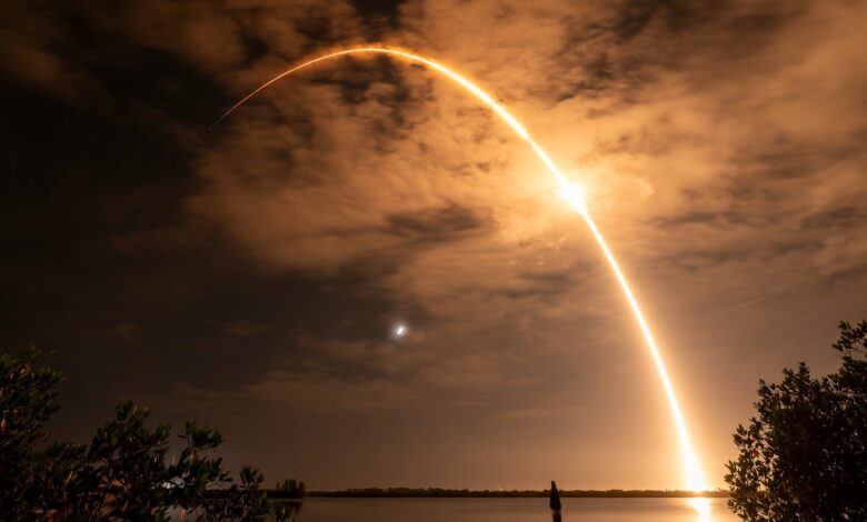 SpaceX lança 28 satélites Starlink em nova missão orbital