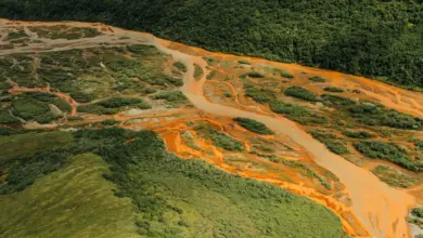 Pesquisa identifica causas de rios do Alasca ficarem alaranjados
