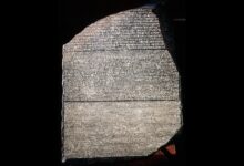 Pesquisadores decifram Pedra de Rosetta e avançam na história