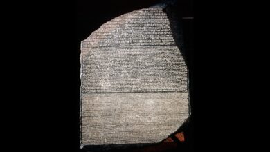 Pesquisadores decifram Pedra de Rosetta e avançam na história