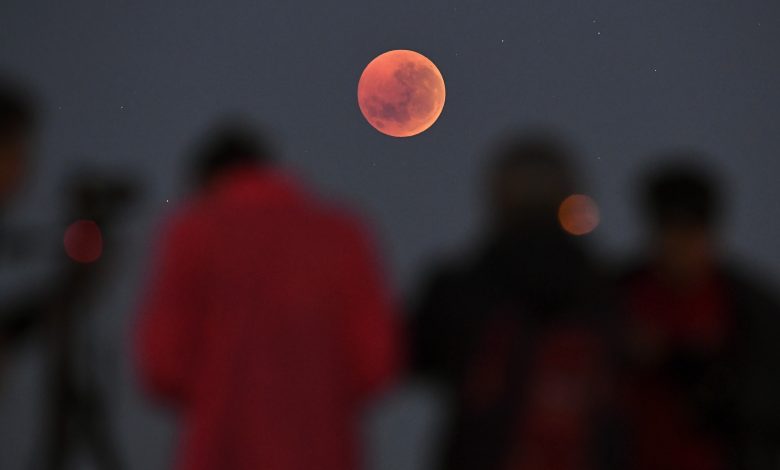 NASA observa total de lua cheia em eclipse lunar global