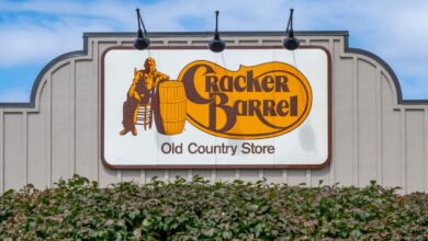 Cracker Barrel enfrenta polêmica impulsionada por bots