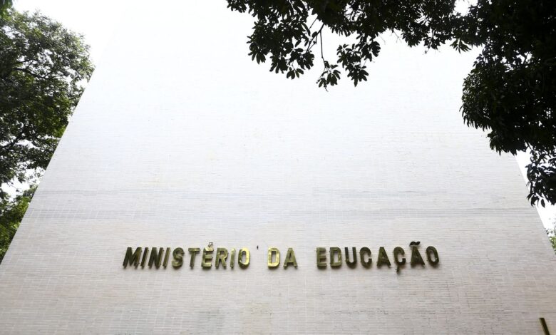 MEC divulga lista de cursos superiores semipresenciais autorizados