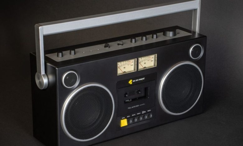 Boombox retro toca fita promete revitalizar cultura geek