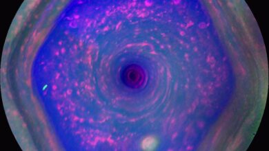 Telescópio James Webb identifica esferas escuras em Saturno