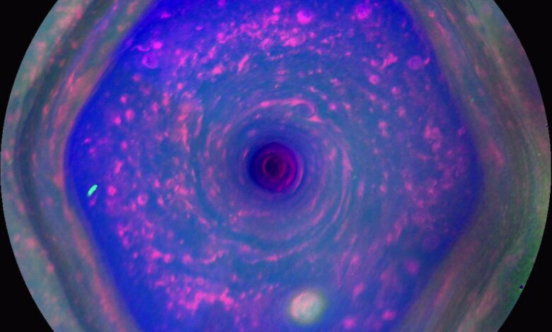 Telescópio James Webb identifica esferas escuras em Saturno