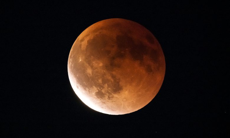 NASA registra eclipses lunares com imagens impressionantes