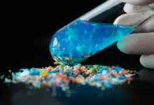 Cientistas identificam microplásticos em ossos humanos, revela estudo