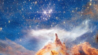 Telescópio James Webb revela montanha com estrelas em nova imagem de astronomia