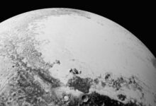 Estudo em astronomia revela origem da órbita incomum de Plutão