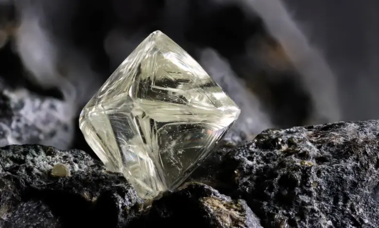 Cientistas detalham em pesquisa como diamantes chegam à superfície