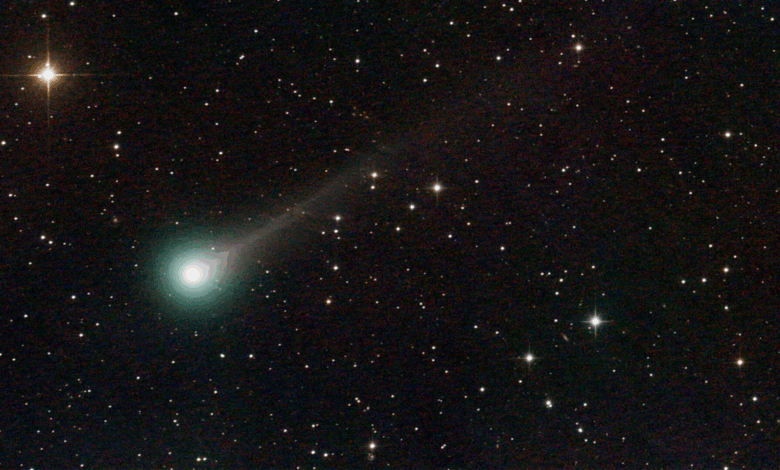 Astronomia observa superlua, cometa raro e chuva de meteoros