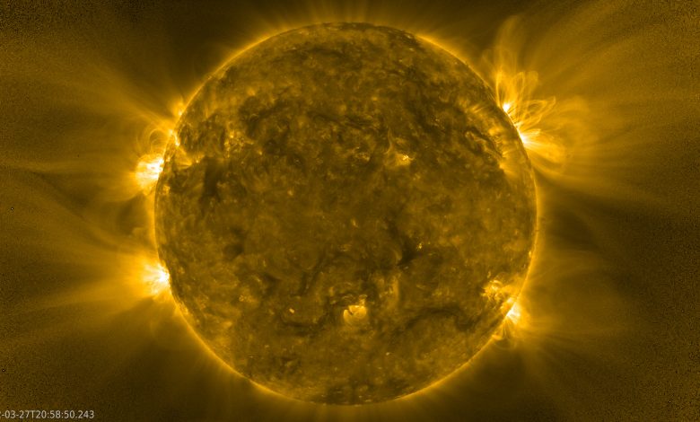 NASA revela origem explosiva de elétrons supersônicos do Sol
